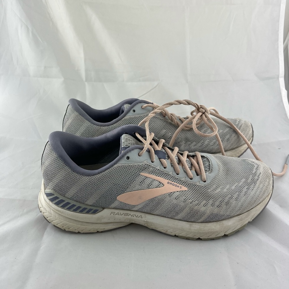 Brooks Ravenna 10 Womens Gray size 9.5
